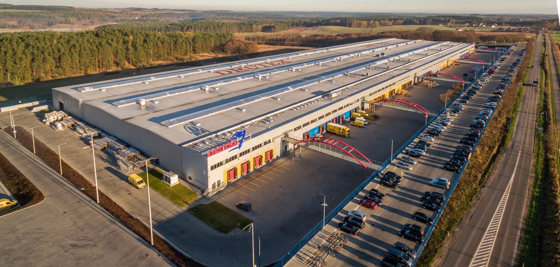 DWA LATA ISTNIENIA EUROPEJSKIEGO CENTRUM STOLARKI