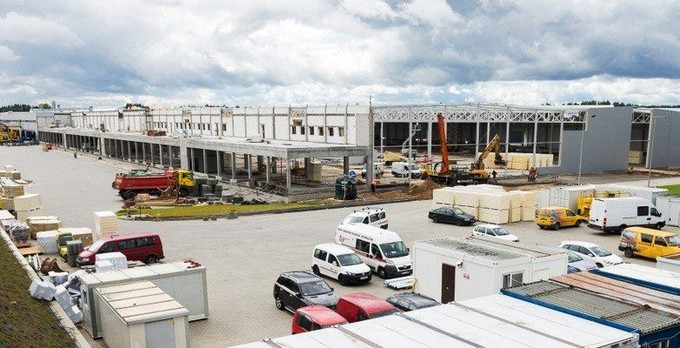 Začiatok stavby II etapu Európskeho centra stolárstva, čiže 25 000 m² výrobného priestoru